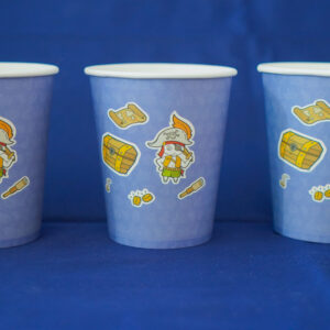 Blauwe bekertjes van De Feestdoos in thema piraten.