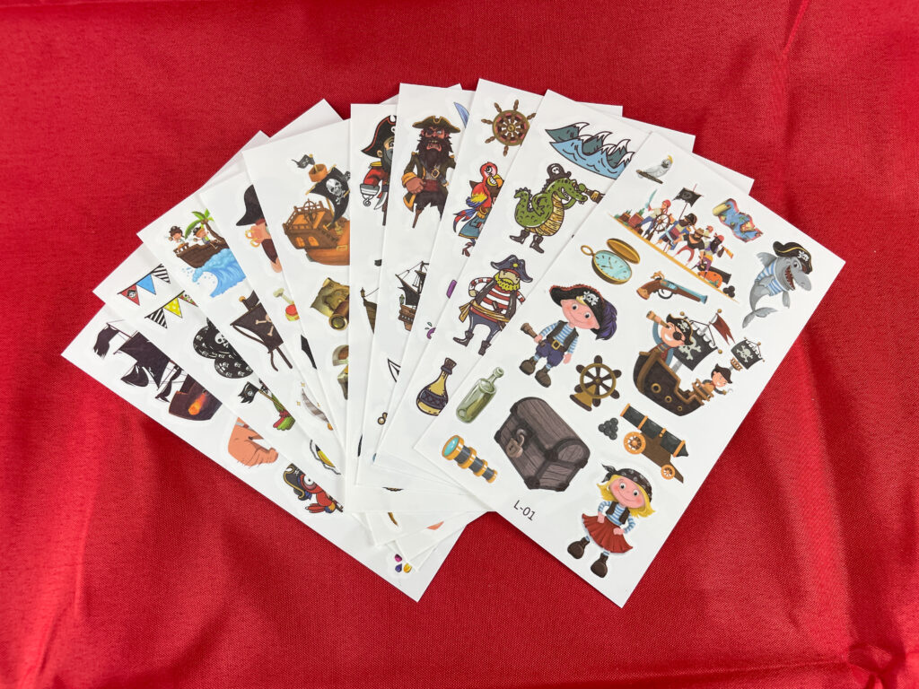 Verschillende tattoos van De Feestdoos thema piraten.