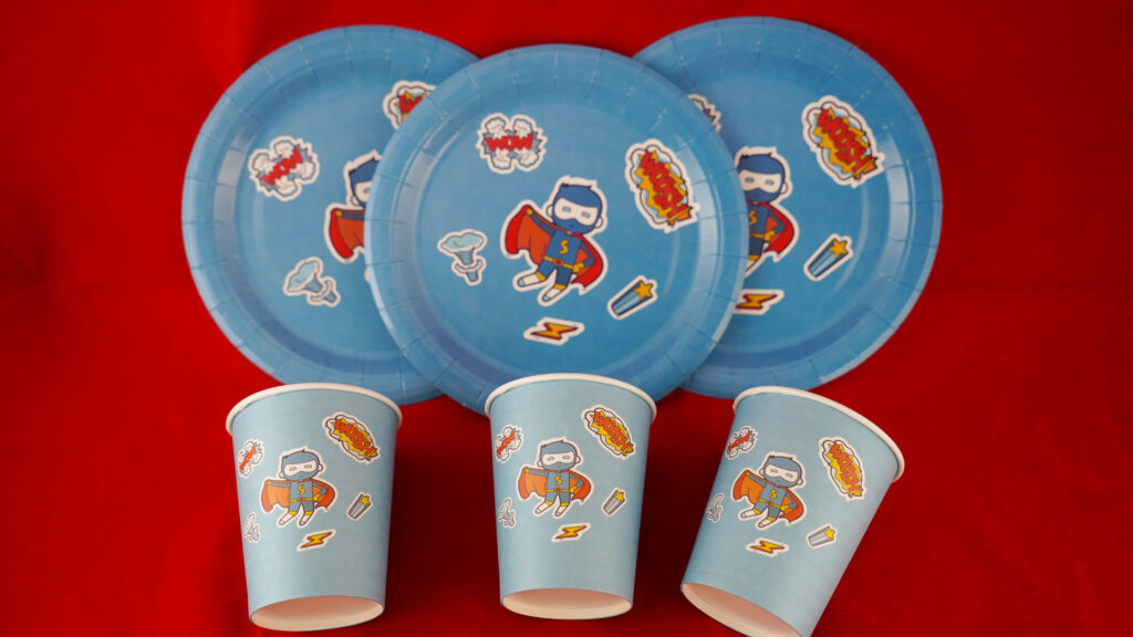 Superheldenbekers en -bordjes van De Feestdoos
