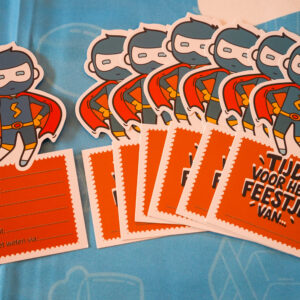 Uitnodigingskaart voor een superheldenfeest