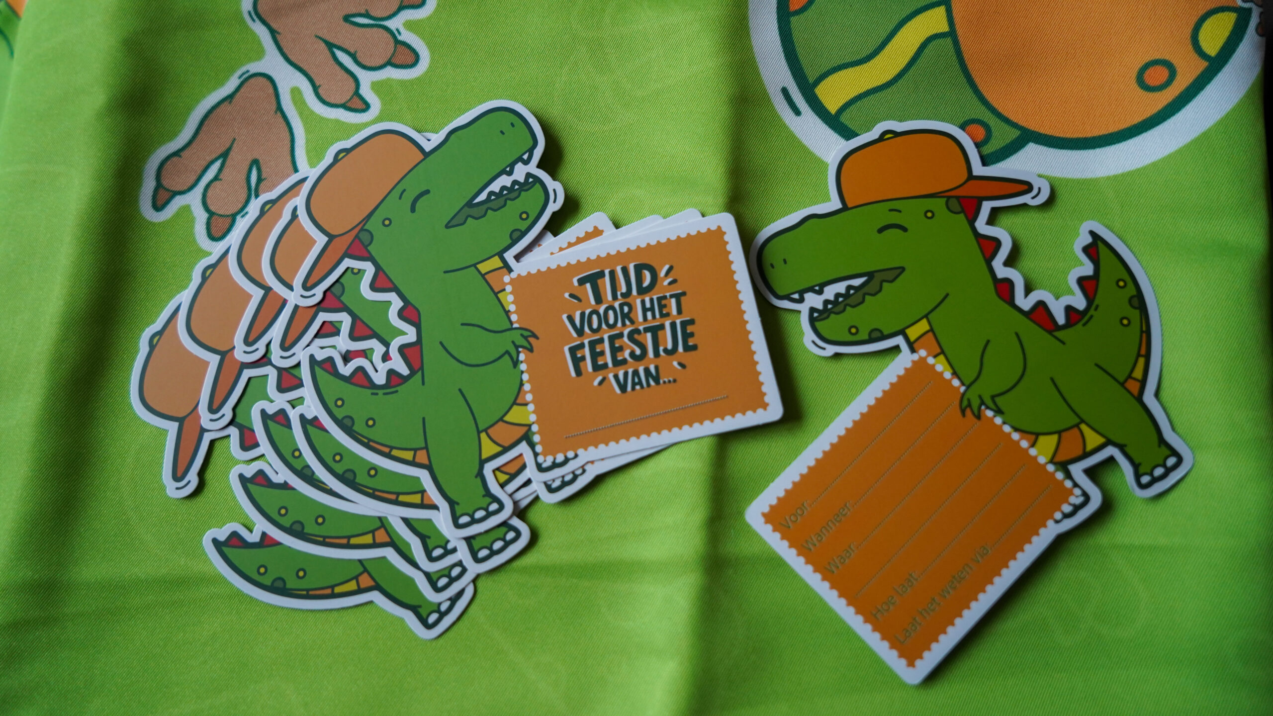 Dino-uitnodigingskaarten De Feestdoos