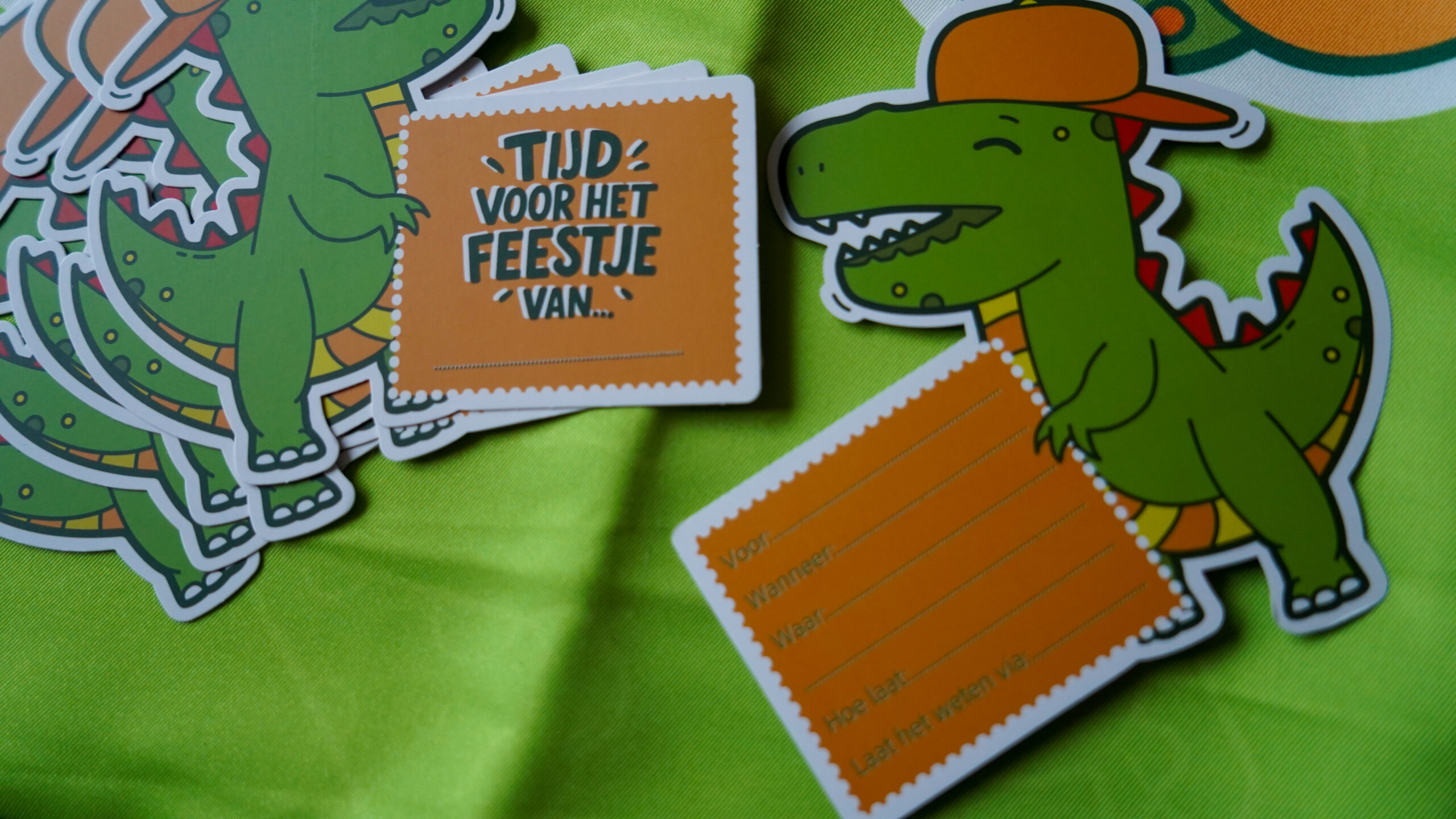 Dino-uitnodigingskaarten De Feestdoos